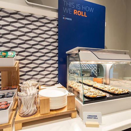 Holiday Inn Express & Suites - Toronto Airport South By Ihg Eksteriør bilde