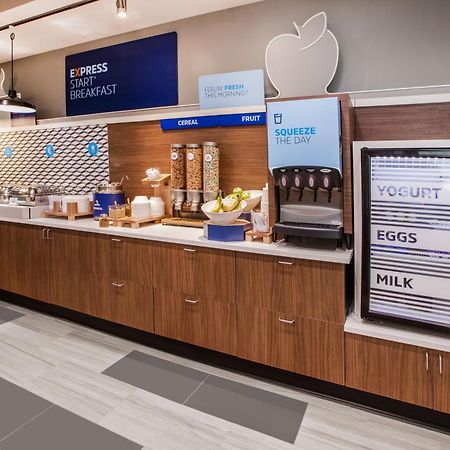 Holiday Inn Express & Suites - Toronto Airport South By Ihg Eksteriør bilde