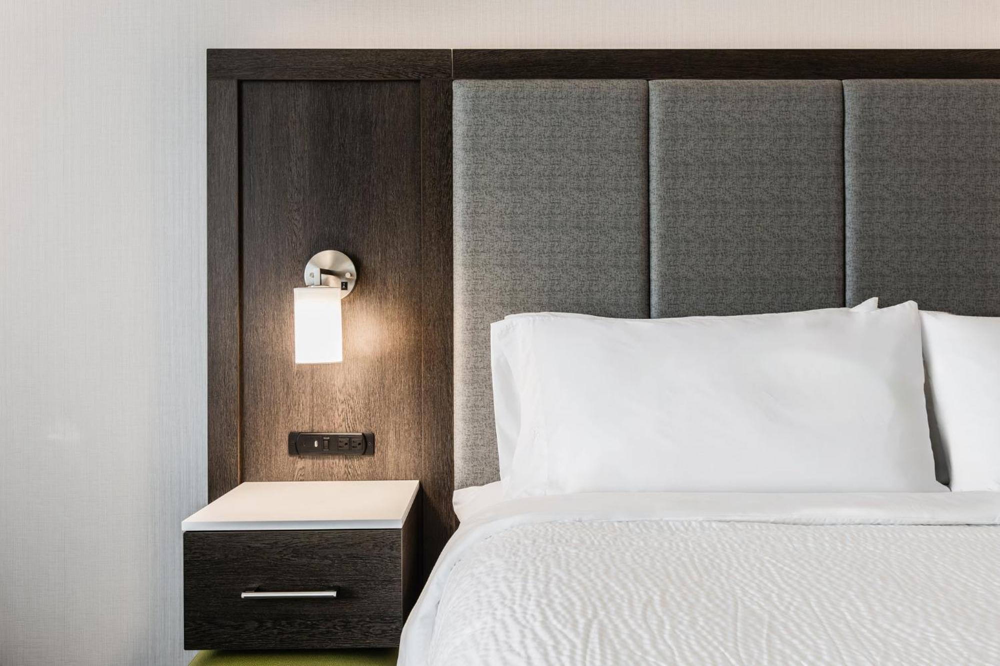Holiday Inn Express & Suites - Toronto Airport South By Ihg Eksteriør bilde