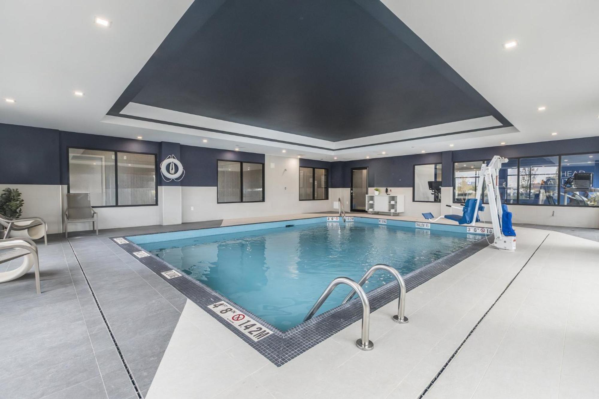 Holiday Inn Express & Suites - Toronto Airport South By Ihg Eksteriør bilde