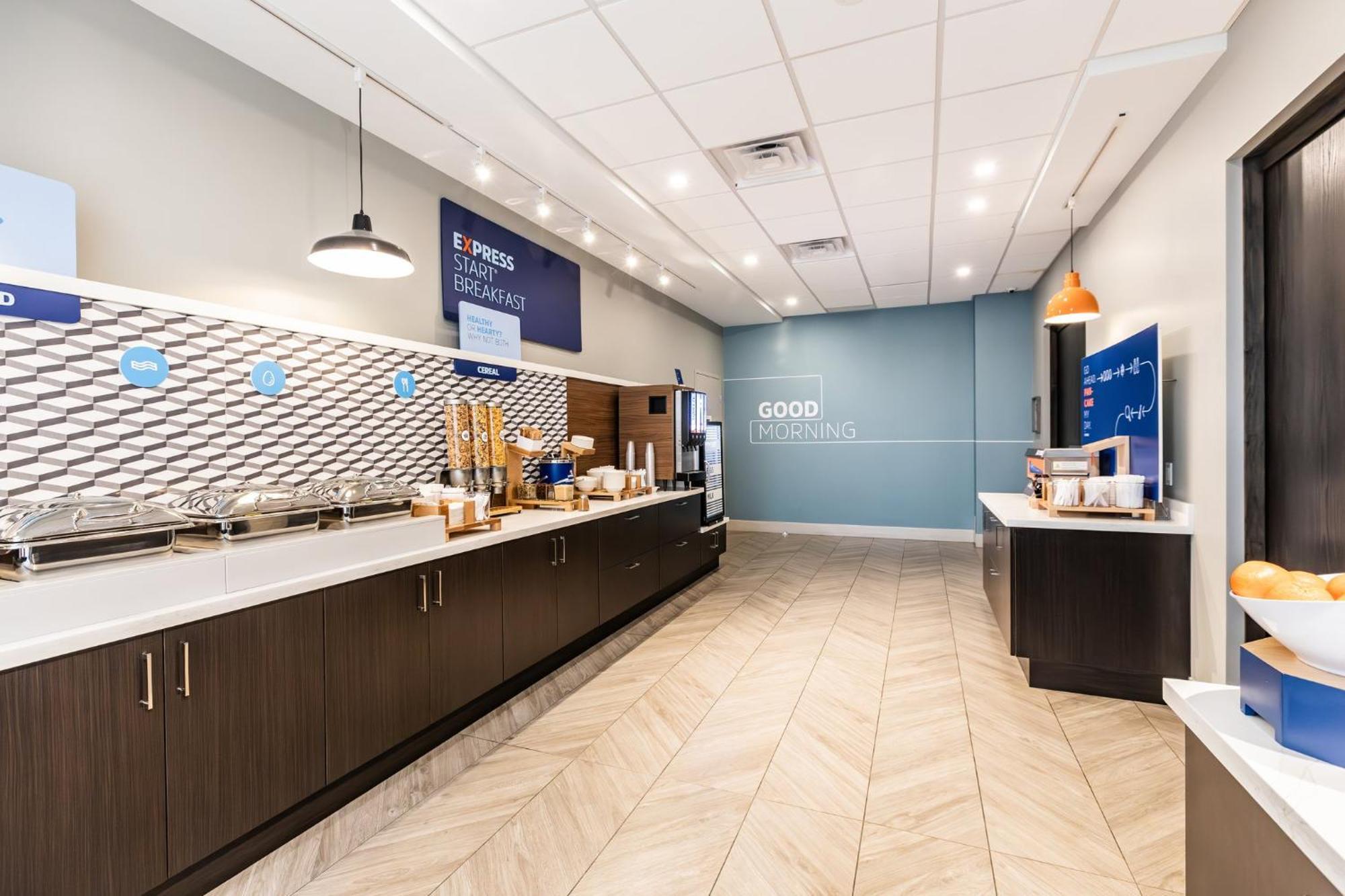 Holiday Inn Express & Suites - Toronto Airport South By Ihg Eksteriør bilde