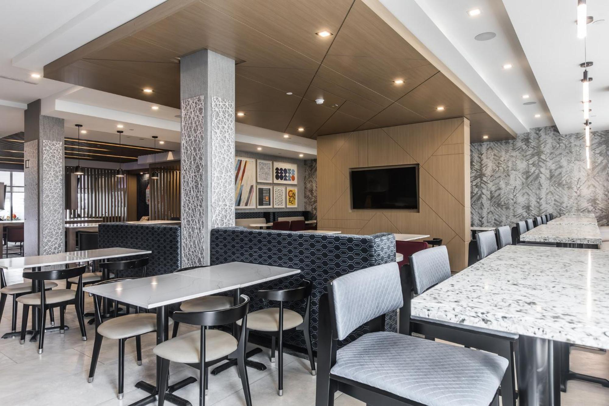 Holiday Inn Express & Suites - Toronto Airport South By Ihg Eksteriør bilde