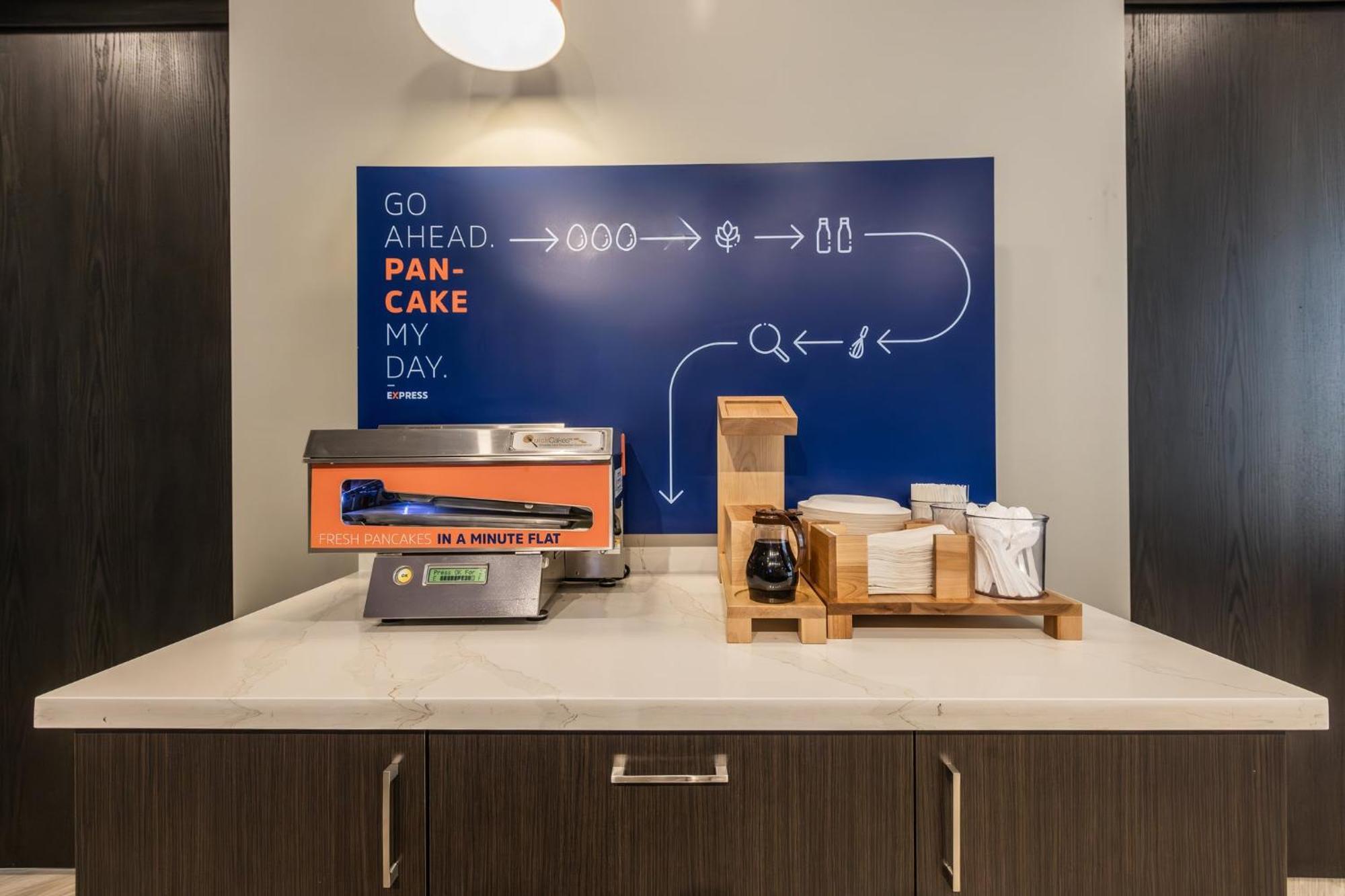 Holiday Inn Express & Suites - Toronto Airport South By Ihg Eksteriør bilde
