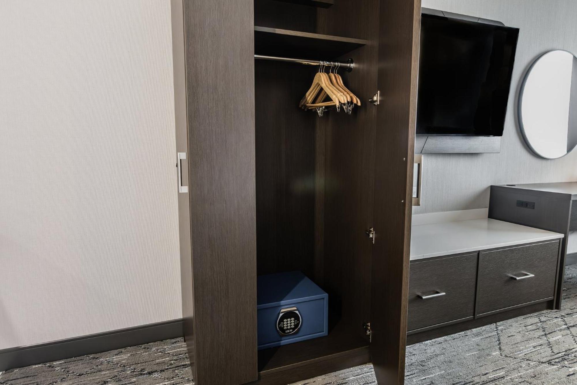 Holiday Inn Express & Suites - Toronto Airport South By Ihg Eksteriør bilde