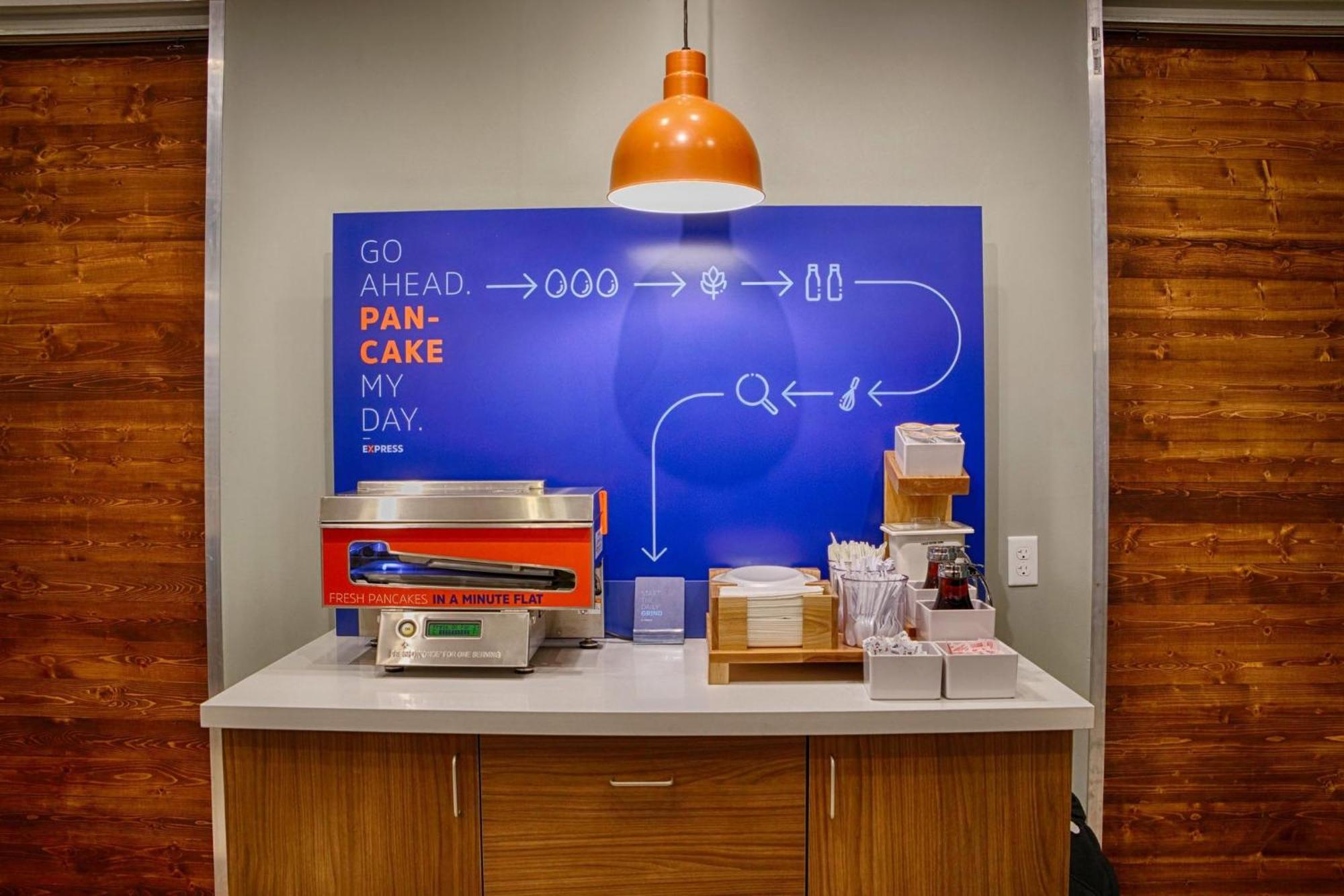 Holiday Inn Express & Suites - Toronto Airport South By Ihg Eksteriør bilde